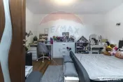 CASA COMPUSA DIN 2 APARTAMENTE, SCHEII BRASOVULUI| COMISI... 