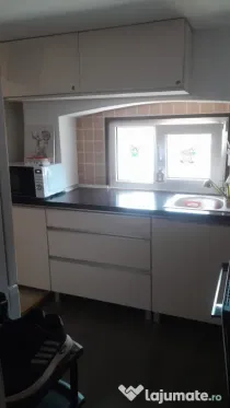 Apartament la curte