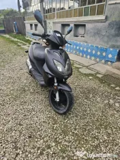 Scuter E-Way, motor clasic in 2 timpi 49 cc, an 2011, benzina, stare perfecta 
