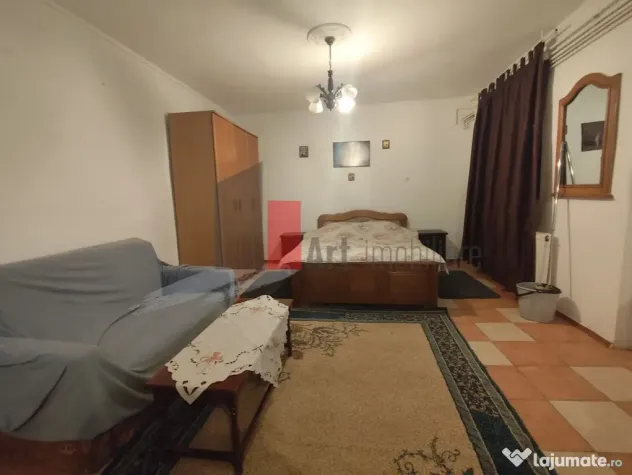 Garsoniera de inchiriat in zona Damaroaia