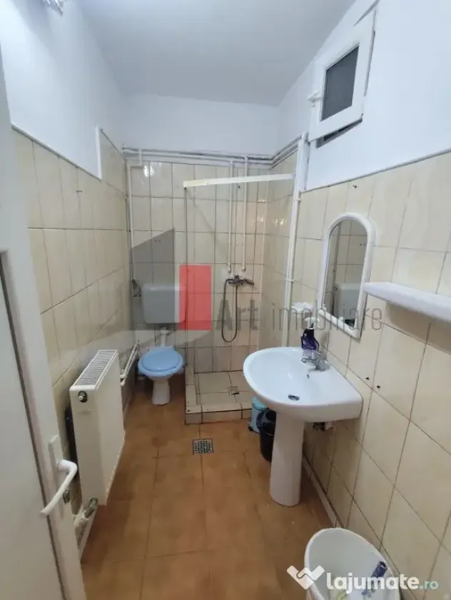 Garsoniera de inchiriat in zona Damaroaia