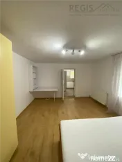 Garsoniera la casa cu curte proprie Centru 