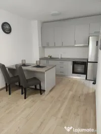 Inchiriez apartament in regim hotelier 