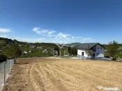 Teren de 12 ari cu panoramă asupra orașului 