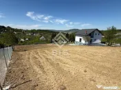 Teren de 12 ari cu panoramă asupra orașului 