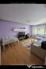 Apartament cu 3 camere, decomandat, zona POARTA 6 