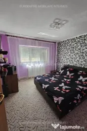 Apartament cu 3 camere, decomandat, zona POARTA 6 