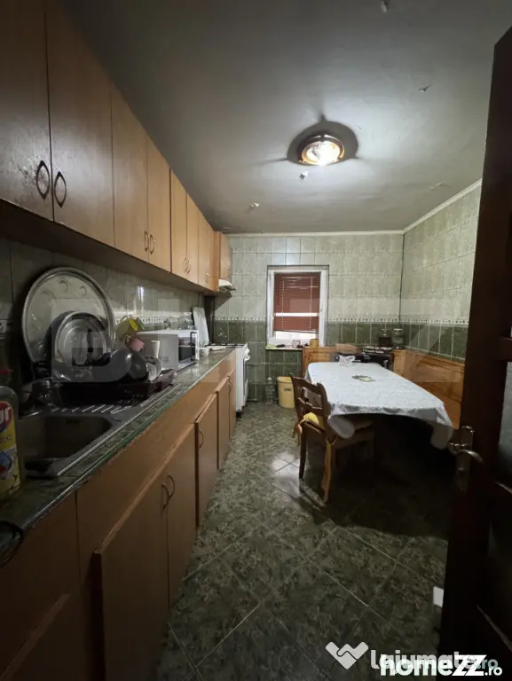 Apartament decomandat, 4 camere 85 mp, zona Rovine