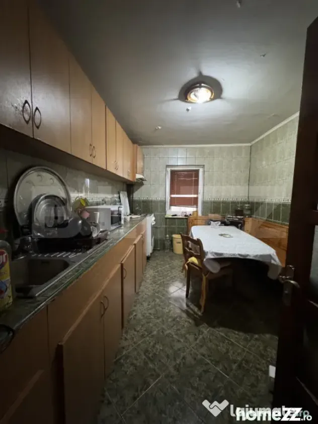 Apartament decomandat, 4 camere 85 mp, zona Rovine