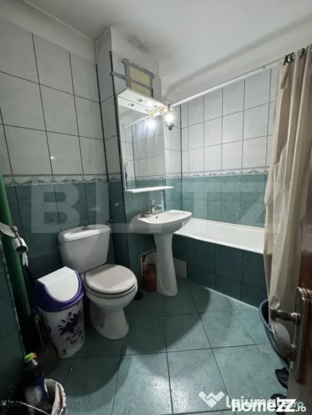 Apartament decomandat, 4 camere 85 mp, zona Rovine