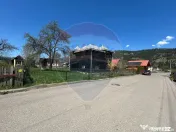 Casă / Vilă situată pe strada Petreni 