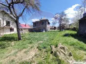 Casă / Vilă situată pe strada Petreni 