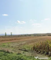 Teren de vanzare la drumul judetean, Pericei 