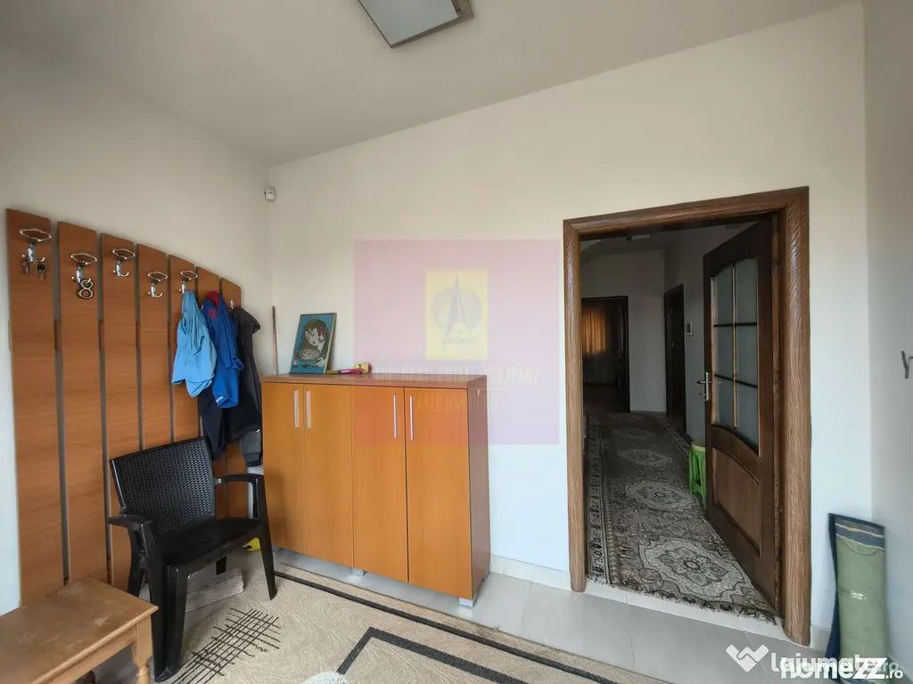 Vilă individuală cu 5 camere, curte proprie în Afumaț...
