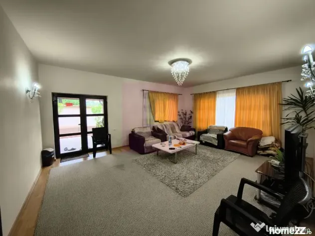 Vilă individuală cu 5 camere, curte proprie în Afumaț...