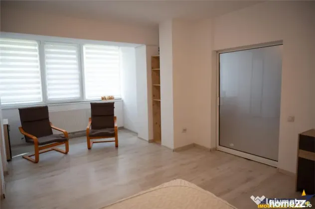 Apartament la casa, curte si acces propriu, loc parcare, Par