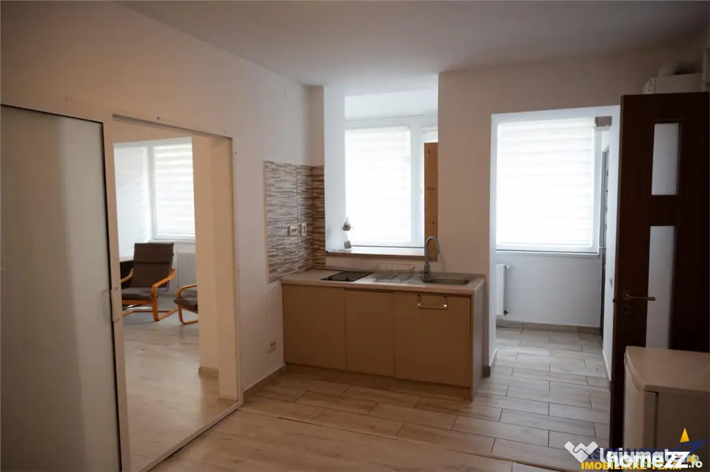 Apartament la casa, curte si acces propriu, loc parcare, Par