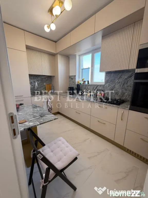 2 Camere de inchiriat complet mobilat si cu Parcare acoperi