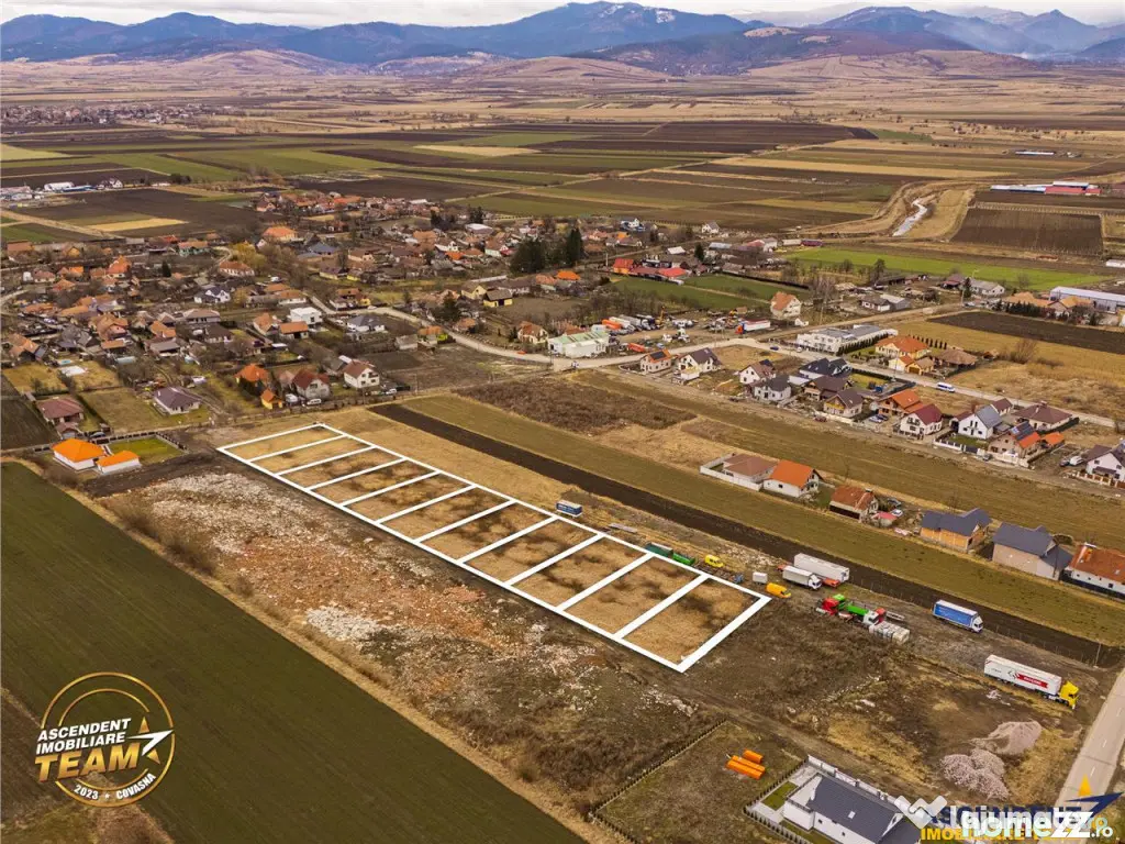 FILM! Terenuri intravilane de 680mp de , cu utilitati, Targu