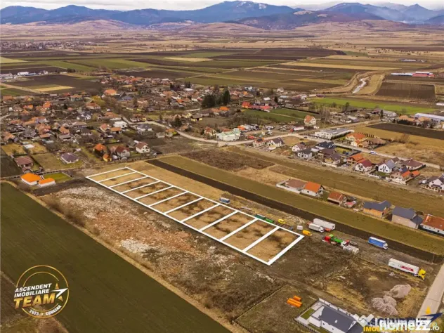 FILM! Terenuri intravilane de 680mp de , cu utilitati, Targu