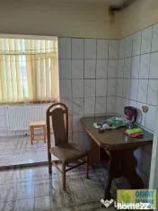 FAR, de vanzare 3 camere, decomandat, etaj 1, gaze 