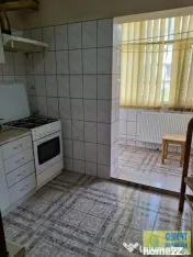 FAR, de vanzare 3 camere, decomandat, etaj 1, gaze 