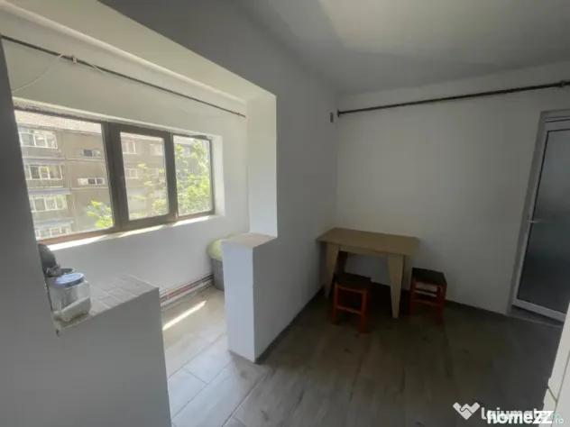 Garsoniera decomandata, 34 mp, etaj 3, zona Craiovita Noua - Craiova (Dolj)