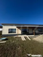 Casă modernă, situată pe Dealul Sigmirului, într-o zonă