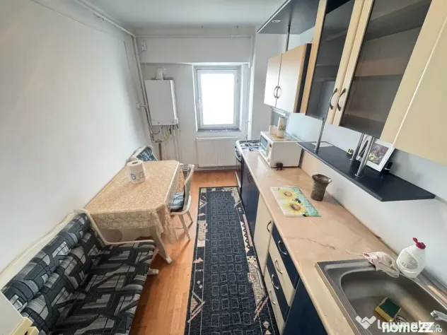 Apartament 2 camere zona Poarta 6 cu Centrala si Parcare