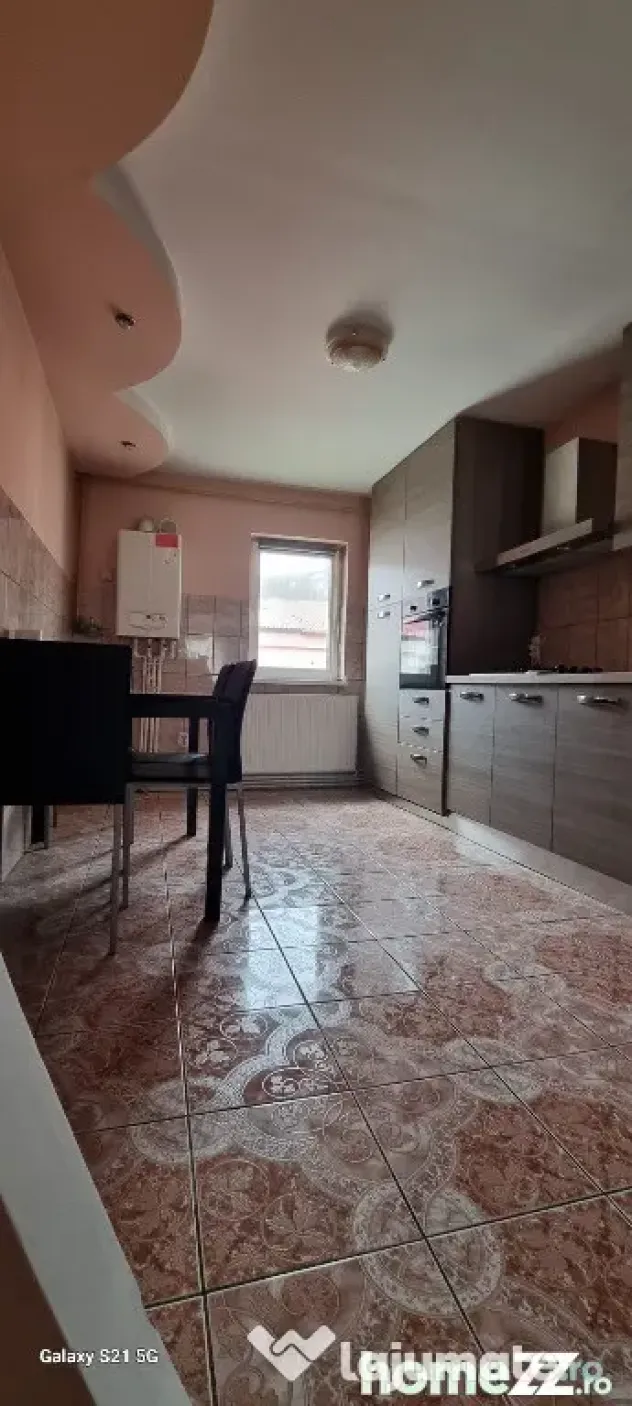 Apartament 3 camere renovat zonă centrala
