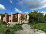 Teren 550 mp cu constructie la rosu