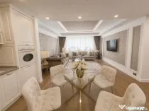 Apartament 3 camere I Hersatrsau