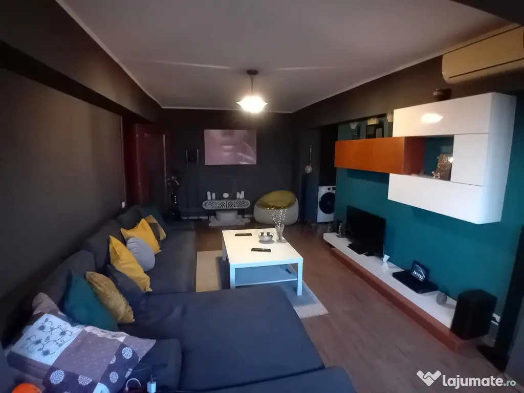 Apartament Spatios 3 Camere Dristor cu Vedere Spectaculoasa