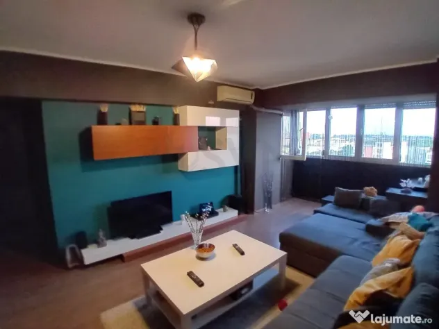 Apartament Spatios 3 Camere Dristor cu Vedere Spectaculoasa