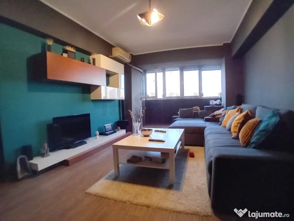 Apartament Spatios 3 Camere Dristor cu Vedere Spectaculoasa