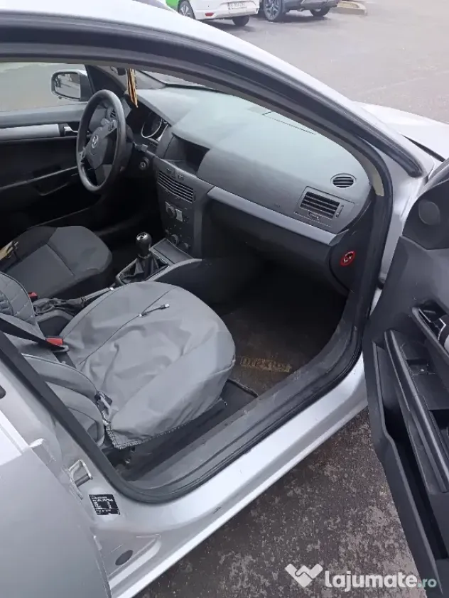 vând Opel Astra h