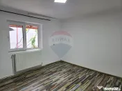 Casă / Vilă cu 6 camere de vânzare în zona Mihai Viteazu 