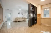 De închiriat apartament 2 camere cu loc parcare 