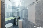 Apartament 98 mp pe bulevardul Decebal, fatada renovata C... 