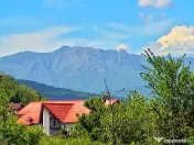 CASA PE PARTER IN BUJORENI - LINISTE, CURTE SI VEDERE SPRE VF. COZIA 