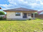 CASA PE PARTER IN BUJORENI - LINISTE, CURTE SI VEDERE SPRE VF. COZIA 