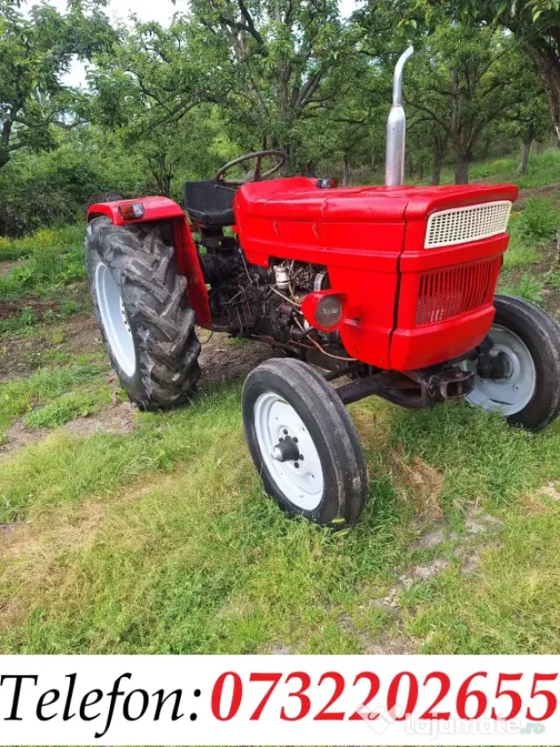 Tractor Universal 445, cutie de viteze cu 2 manete, servo direcție pe Danfus