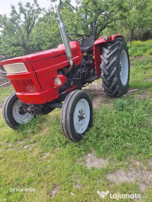 Tractor Universal 445, cutie de viteze cu 2 manete, servo direcție pe Danfus