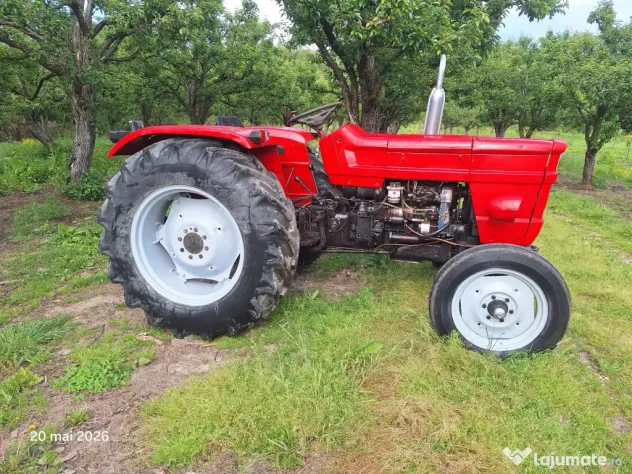 Tractor Universal 445, cutie de viteze cu 2 manete, servo direcție pe Danfus