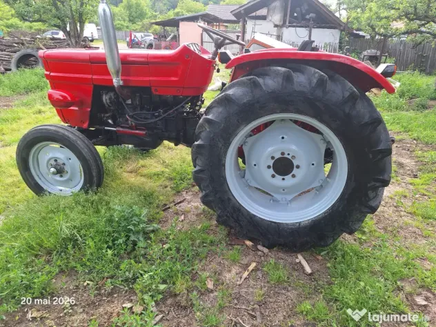 Tractor Universal 445, cutie de viteze cu 2 manete, servo direcție pe Danfus