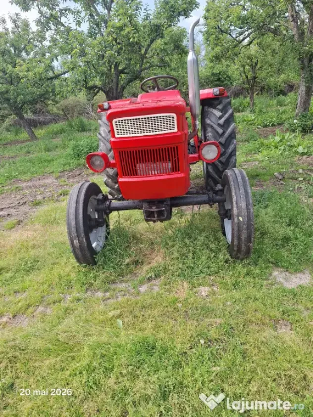 Tractor Universal 445, cutie de viteze cu 2 manete, servo direcție pe Danfus