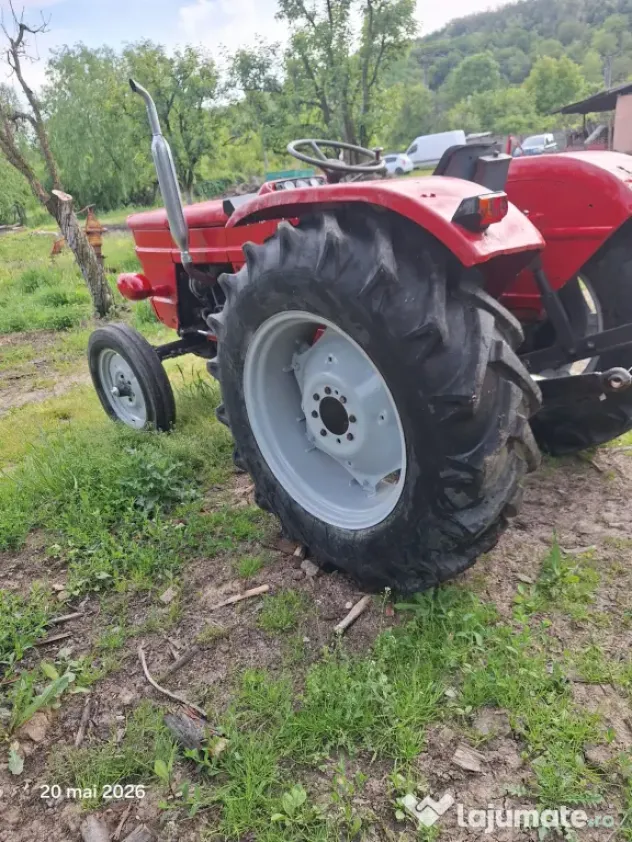 Tractor Universal 445, cutie de viteze cu 2 manete, servo direcție pe Danfus