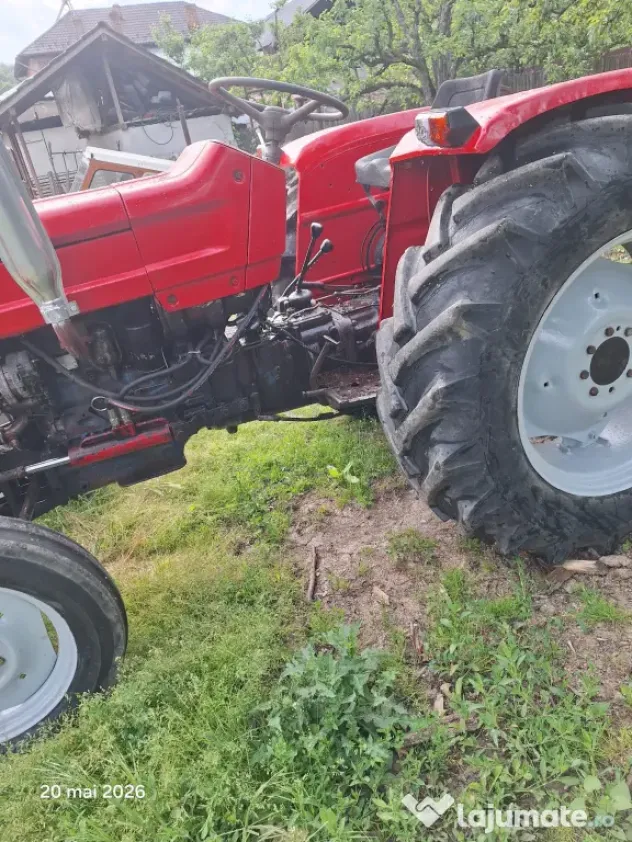 Tractor Universal 445, cutie de viteze cu 2 manete, servo direcție pe Danfus