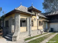 Casa, curte spatioasa si teren de vanzare - sat Motaieni, Dambovita 