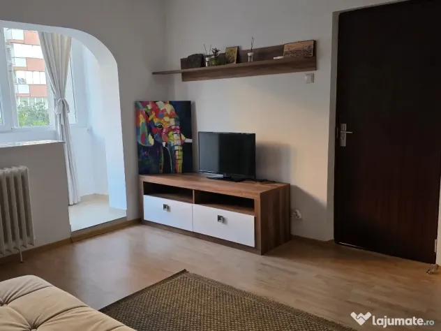 Închiriez apartament 2 camere zonă centrală